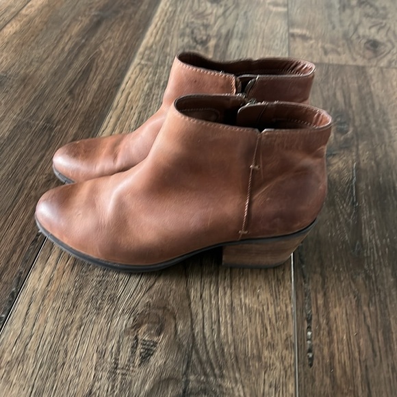 Clark’s Women’s Addiy Zora Leather Booites 1.5” Heel Ankle Boots Brown Size 8.5 - Picture 5 of 15